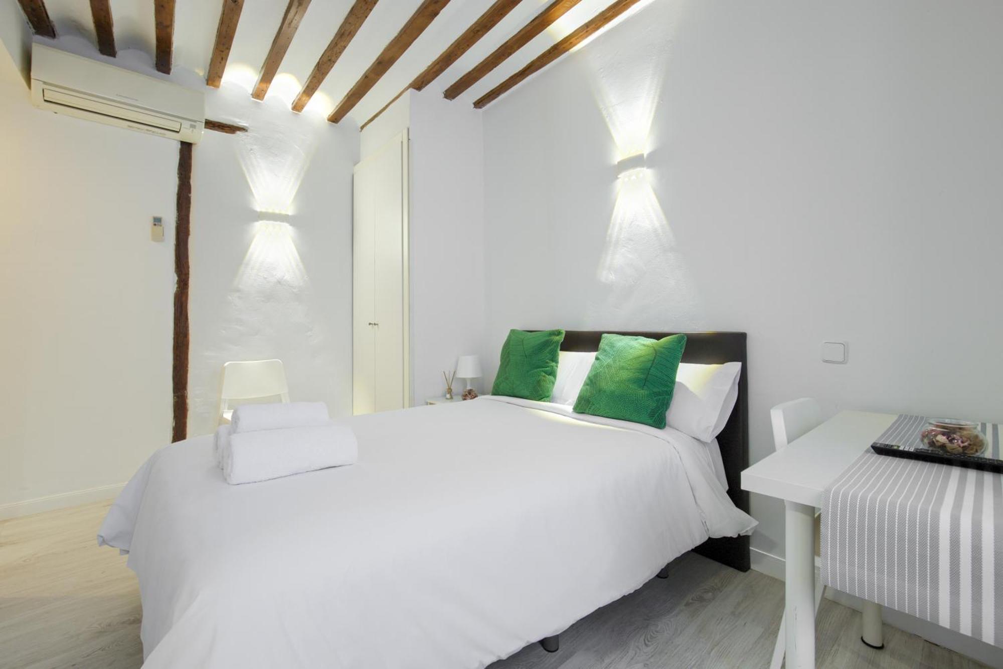 Apartamentos Ryc Алькала-де-Енарес Екстер'єр фото