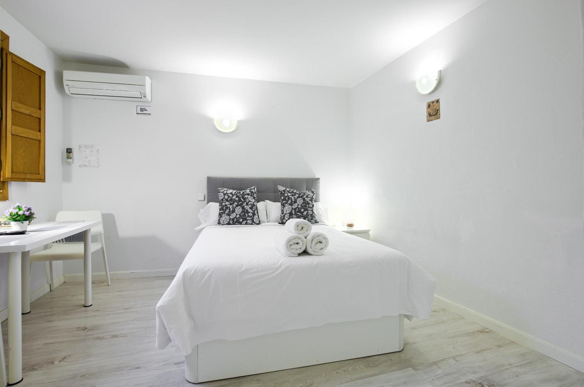 Apartamentos Ryc Алькала-де-Енарес Екстер'єр фото